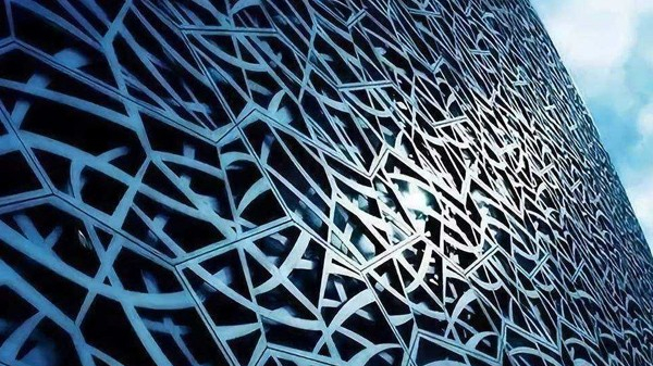 雕花鋁單板成為現(xiàn)代風(fēng)格建筑外墻裝飾的更佳選擇